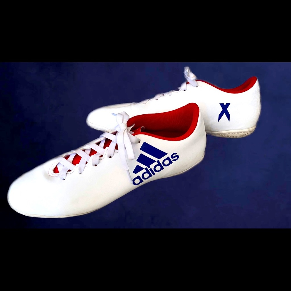 Adidas: Ladies Indoor soccer shoes size 10